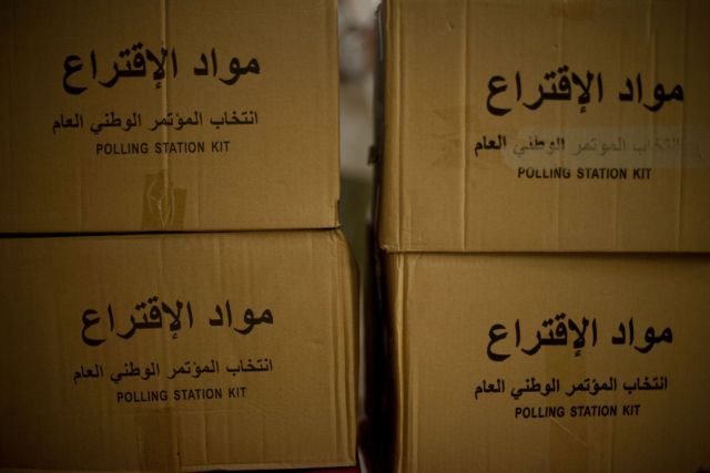 Επίθεση δέχθηκε ελικόπτερο που μετέφερε εκλογικό υλικό στη Λιβύη